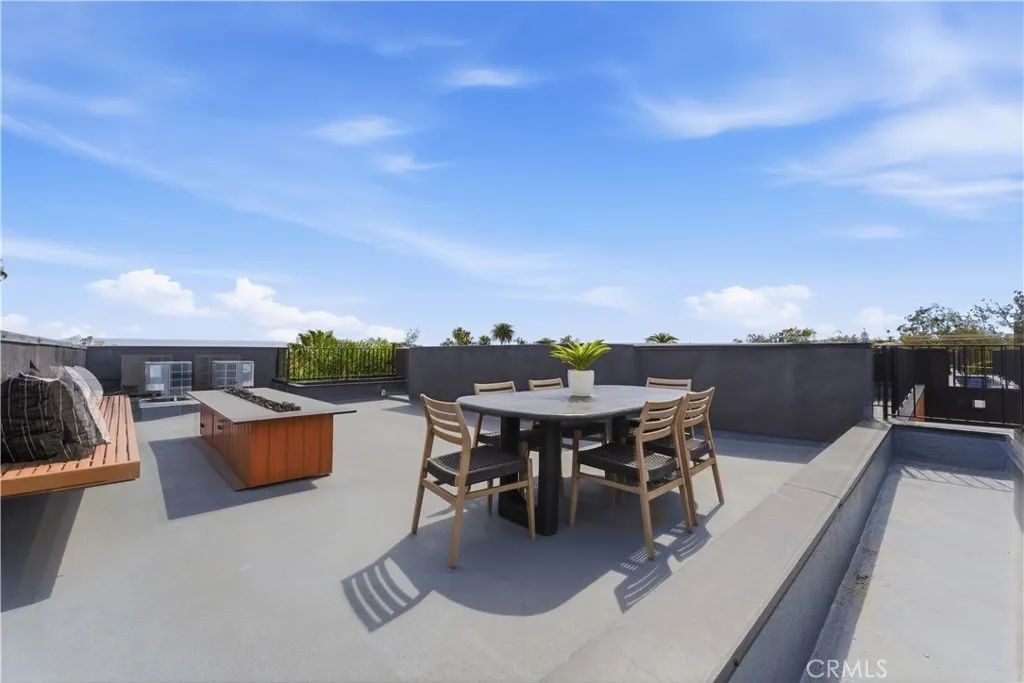11702 Charnock Road, Los Angeles, CA 90066