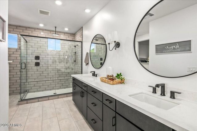 1812 E FALLEN LEAF Lane, Phoenix, AZ 85024