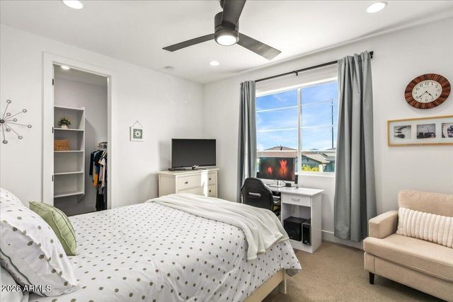 1812 E FALLEN LEAF Lane, Phoenix, AZ 85024