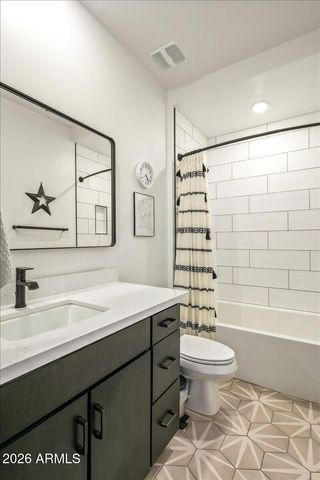 1812 E FALLEN LEAF Lane, Phoenix, AZ 85024