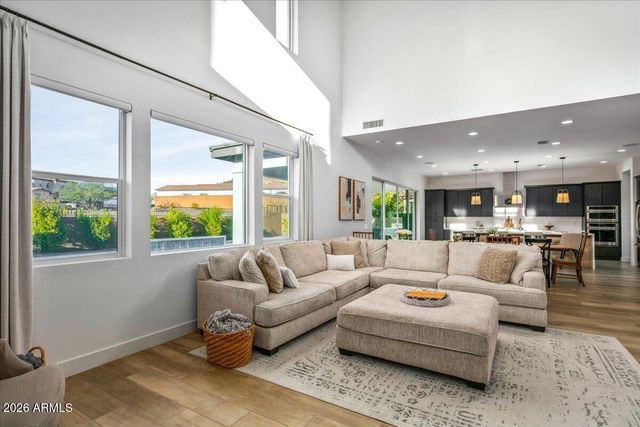 1812 E FALLEN LEAF Lane, Phoenix, AZ 85024