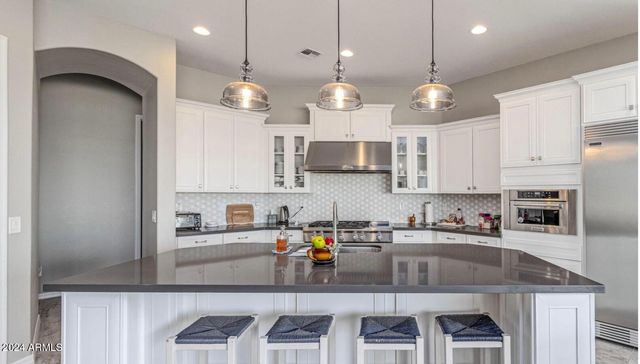 4250 E VALENCIA Drive, Phoenix, AZ 85042