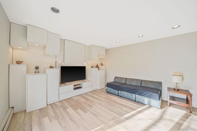 8 Linden Street, Selden, NY 11784