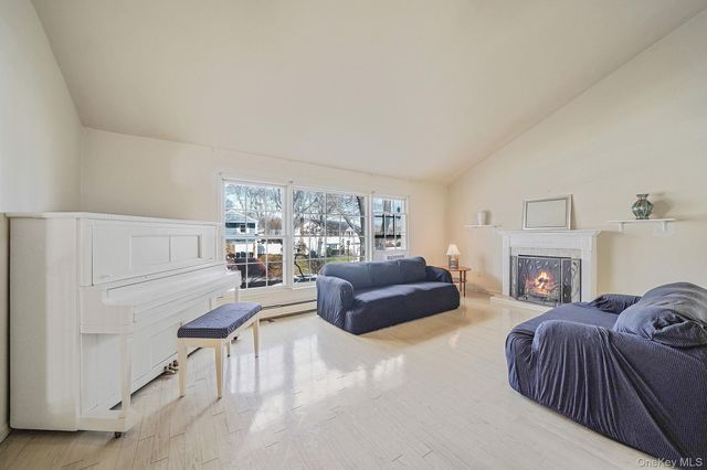 8 Linden Street, Selden, NY 11784