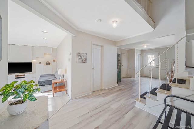 8 Linden Street, Selden, NY 11784