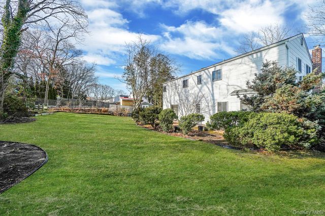 8 Linden Street, Selden, NY 11784