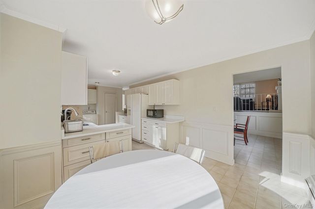 8 Linden Street, Selden, NY 11784