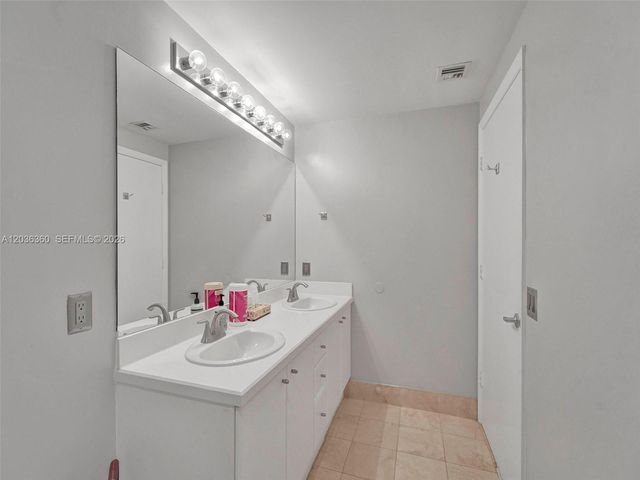 2475 Brickell Ave 804, Miami, FL 33129