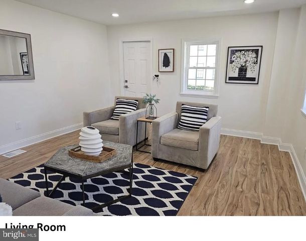 7 N LOCUST AVE, Marlton, NJ 08053