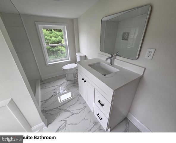 7 N LOCUST AVE, Marlton, NJ 08053