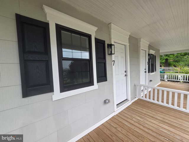 7 N LOCUST AVE, Marlton, NJ 08053