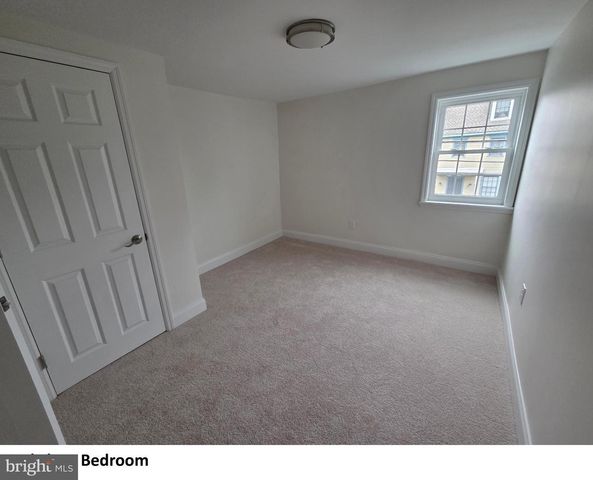 7 N LOCUST AVE, Marlton, NJ 08053