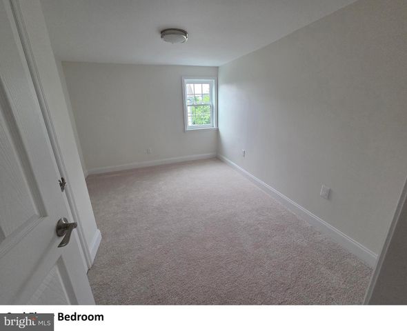 7 N LOCUST AVE, Marlton, NJ 08053