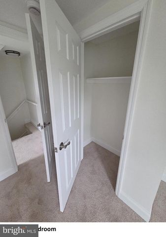 7 N LOCUST AVE, Marlton, NJ 08053