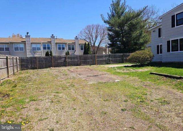 7 N LOCUST AVE, Marlton, NJ 08053