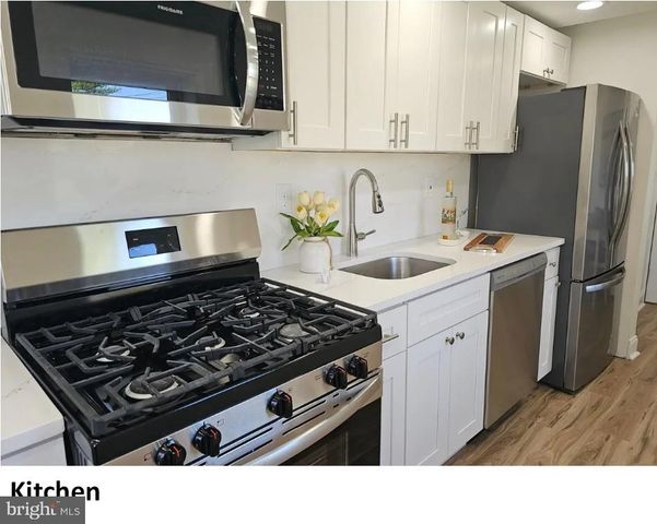 7 N LOCUST AVE, Marlton, NJ 08053