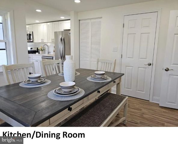 7 N LOCUST AVE, Marlton, NJ 08053