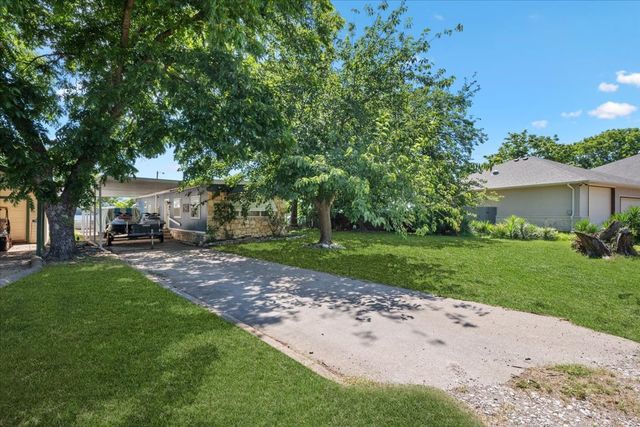 4115 Lands End Court, Granbury, TX 76048