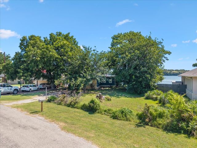 4115 Lands End Court, Granbury, TX 76048
