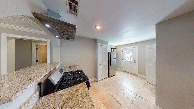 126 Neches, Dallas, TX 75208