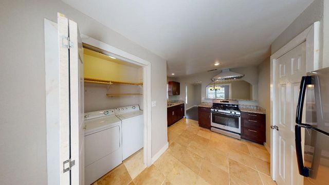 126 Neches, Dallas, TX 75208