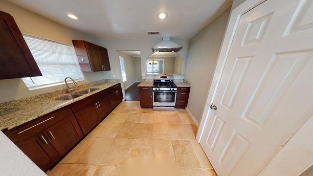 126 Neches, Dallas, TX 75208