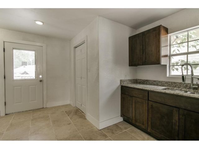 126 Neches, Dallas, TX 75208