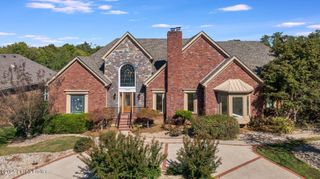 6009 Regal Springs Dr, Louisville, KY 40205