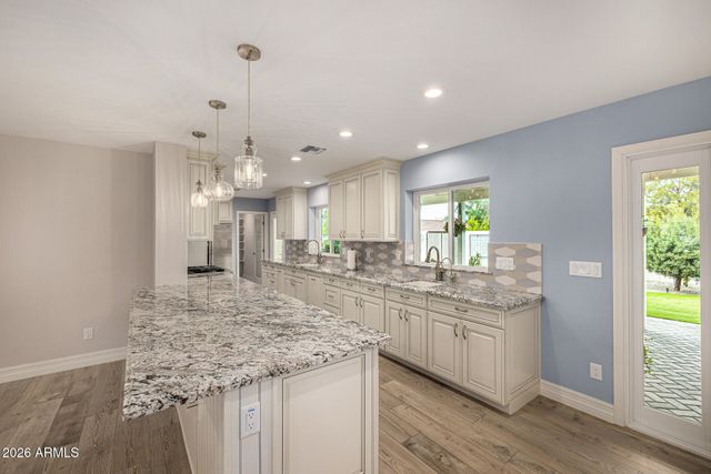 4010 E COOLIDGE Street, Phoenix, AZ 85018