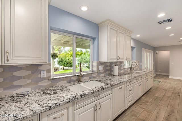 4010 E COOLIDGE Street, Phoenix, AZ 85018