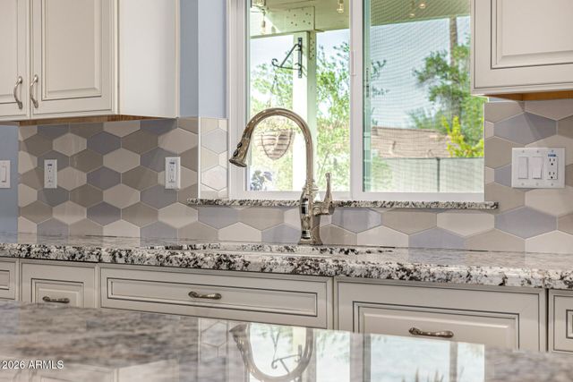 4010 E COOLIDGE Street, Phoenix, AZ 85018