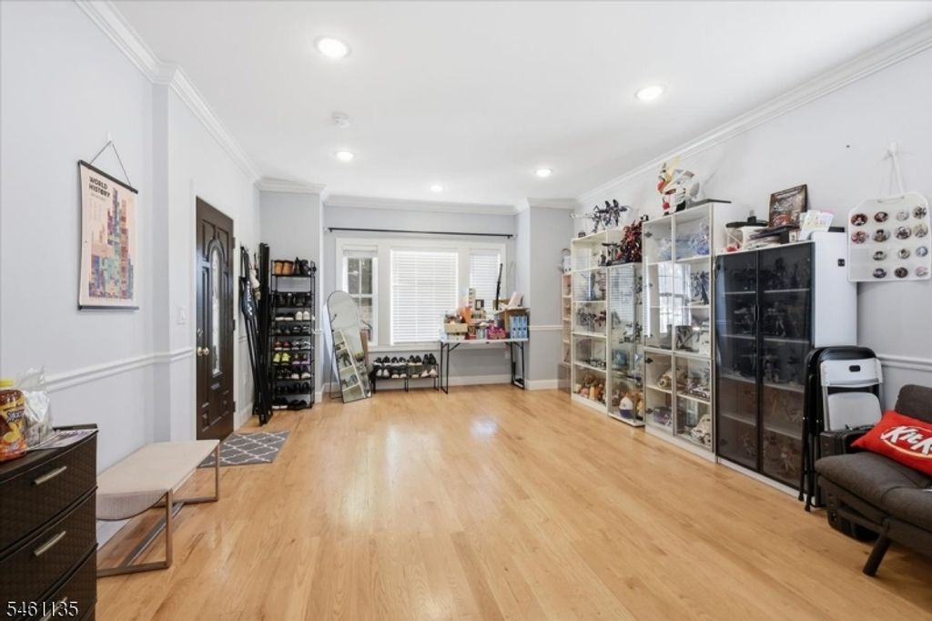 322 Cross St, Harrison Town, NJ 07029 — photo 2