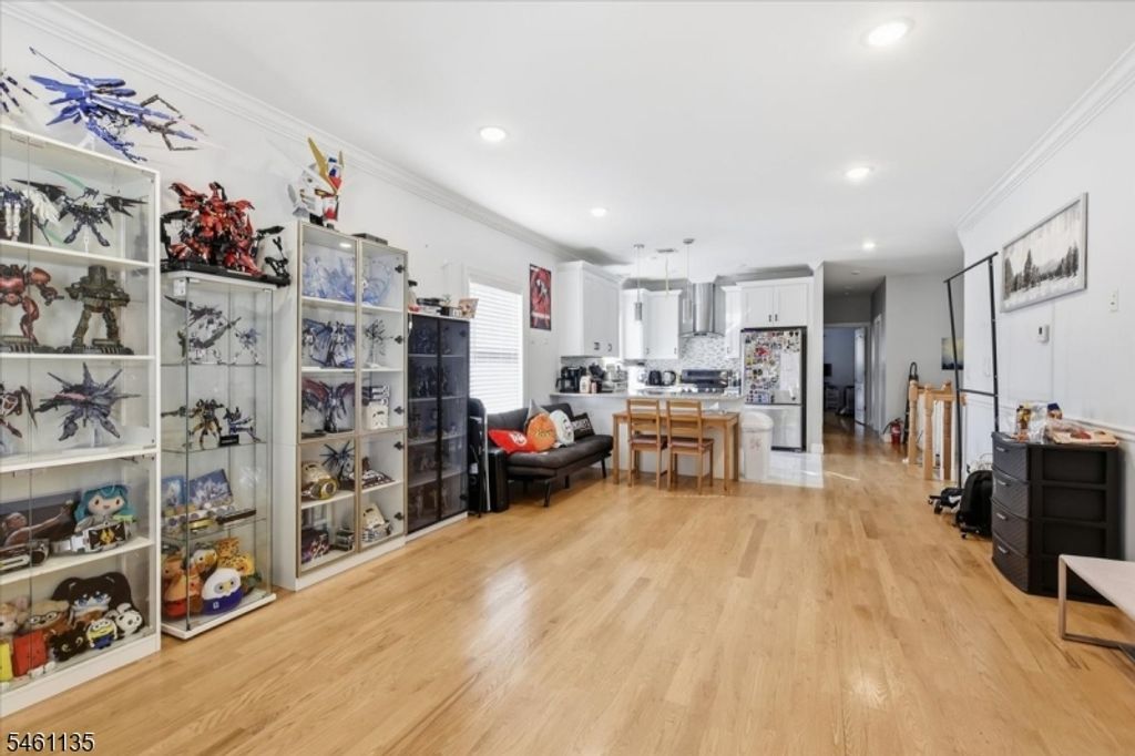 322 Cross St, Harrison Town, NJ 07029 — photo 3