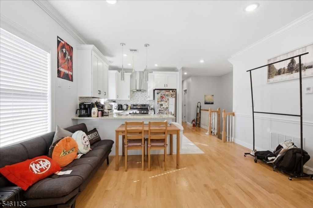 322 Cross St, Harrison Town, NJ 07029 — photo 4