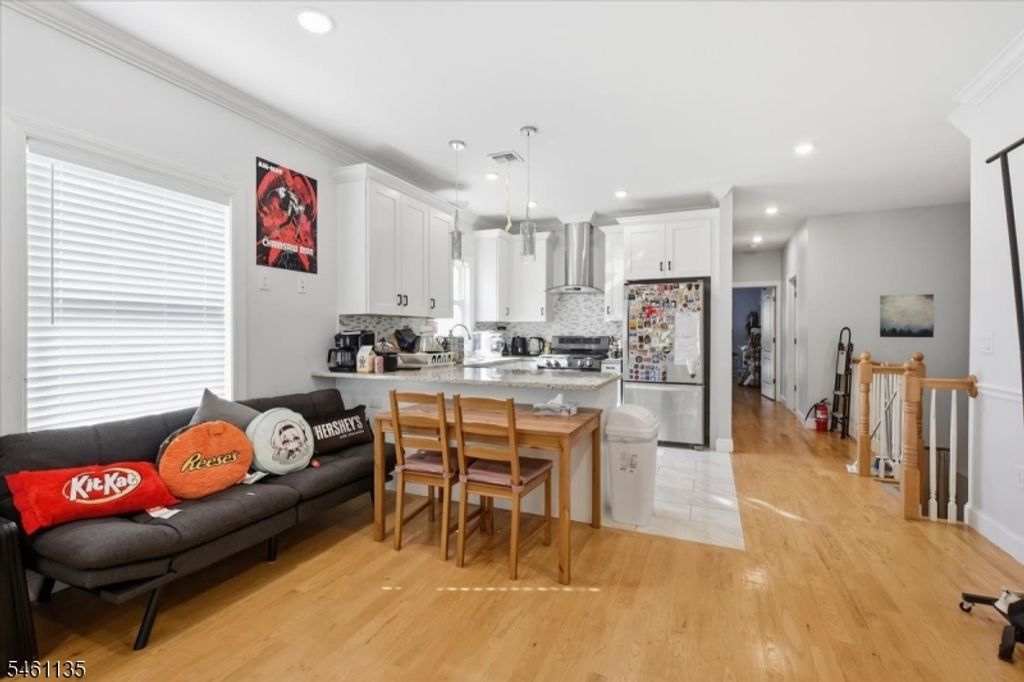 322 Cross St, Harrison Town, NJ 07029 — photo 5