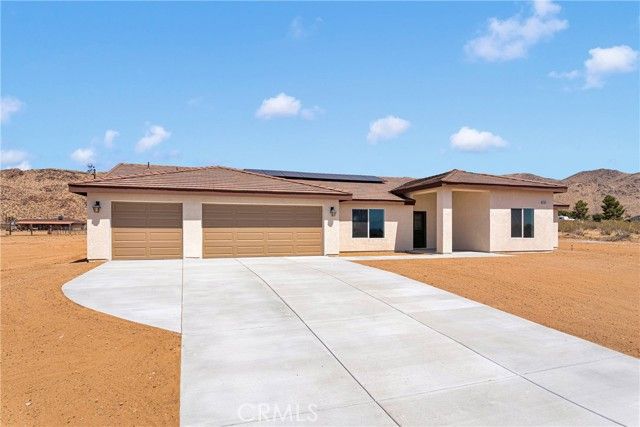 15365 Laguna Seca Drive, Apple Valley, CA 92307