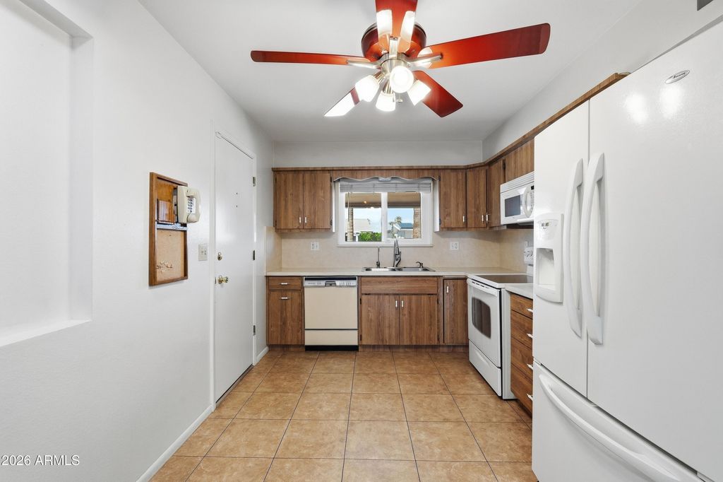 10027 W DEANNE Drive, Sun City, AZ 85351 — photo 5