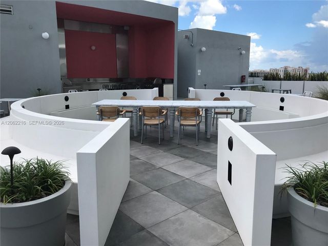 2000 Metropica Way 2010, Sunrise, FL 33323