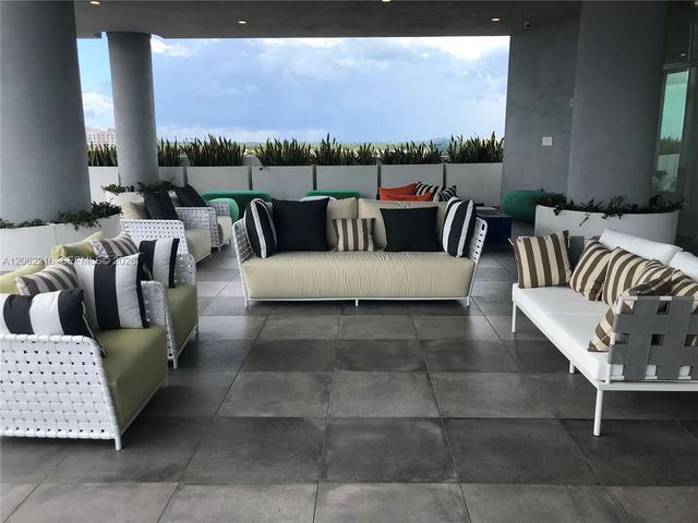 2000 Metropica Way 2010, Sunrise, FL 33323
