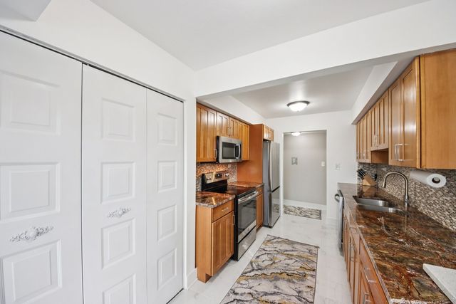 4949 Golf Road 308, Skokie, IL 60077