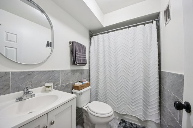 4949 Golf Road 308, Skokie, IL 60077