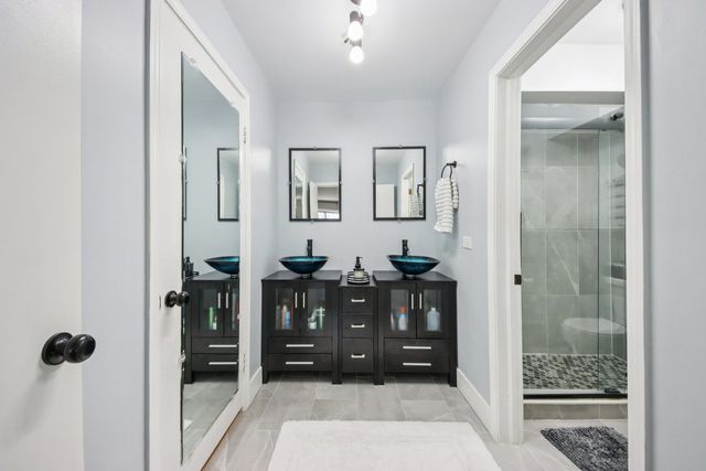 4949 Golf Road 308, Skokie, IL 60077