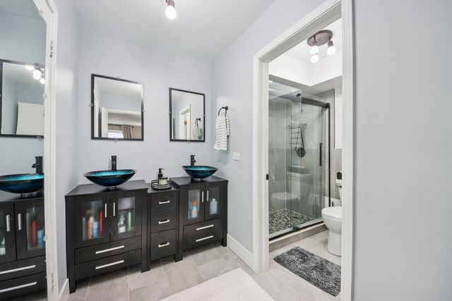 4949 Golf Road 308, Skokie, IL 60077