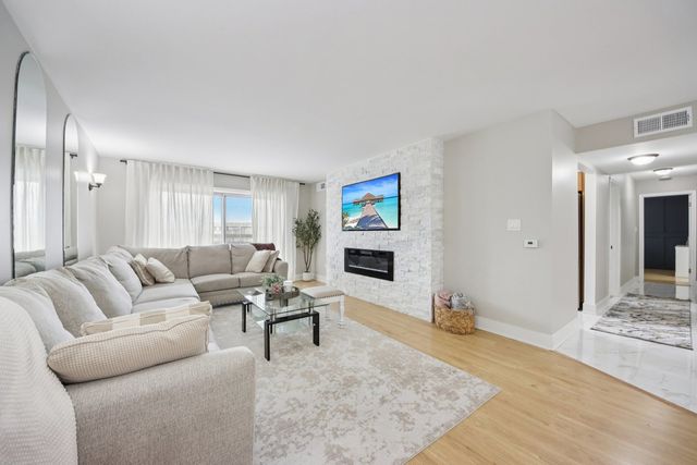 4949 Golf Road 308, Skokie, IL 60077