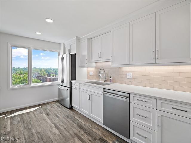 12500 Edgewater Drive 1101, Lakewood, OH 44107