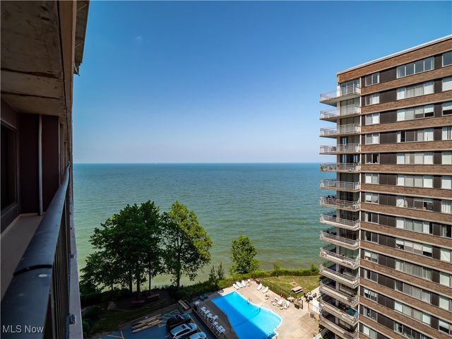 12500 Edgewater Drive 1101, Lakewood, OH 44107