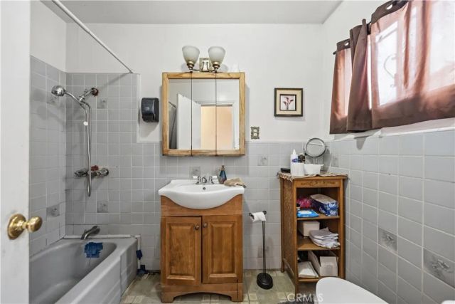 407 S Vancouver Avenue, Los Angeles, CA 90022