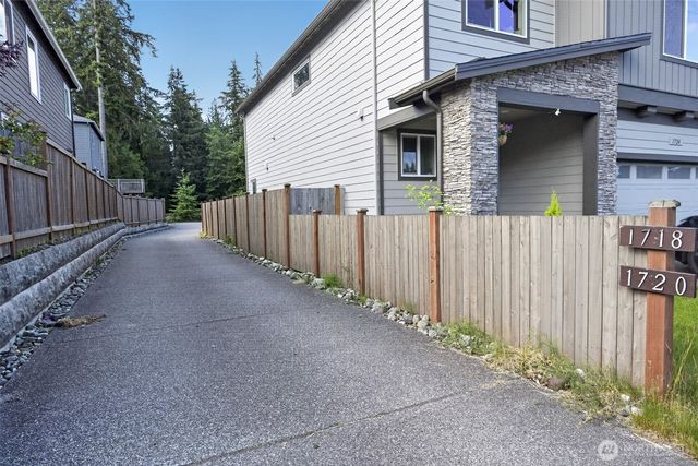 1720 182nd Place SW, Lynnwood, WA 98037