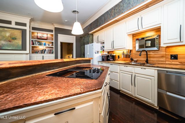 2 Ashley Park Drive, Jackson, MS 39206