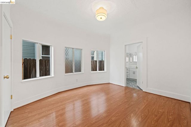 5812 Dover ST, Oakland, CA 94609